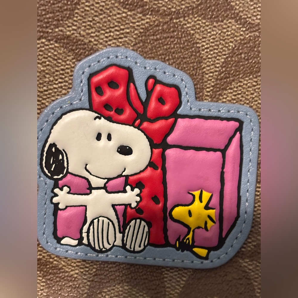Coach X Peanuts Snoopy Elle File Signature Crossbody Bag with Character patches - Picture 13 of 16